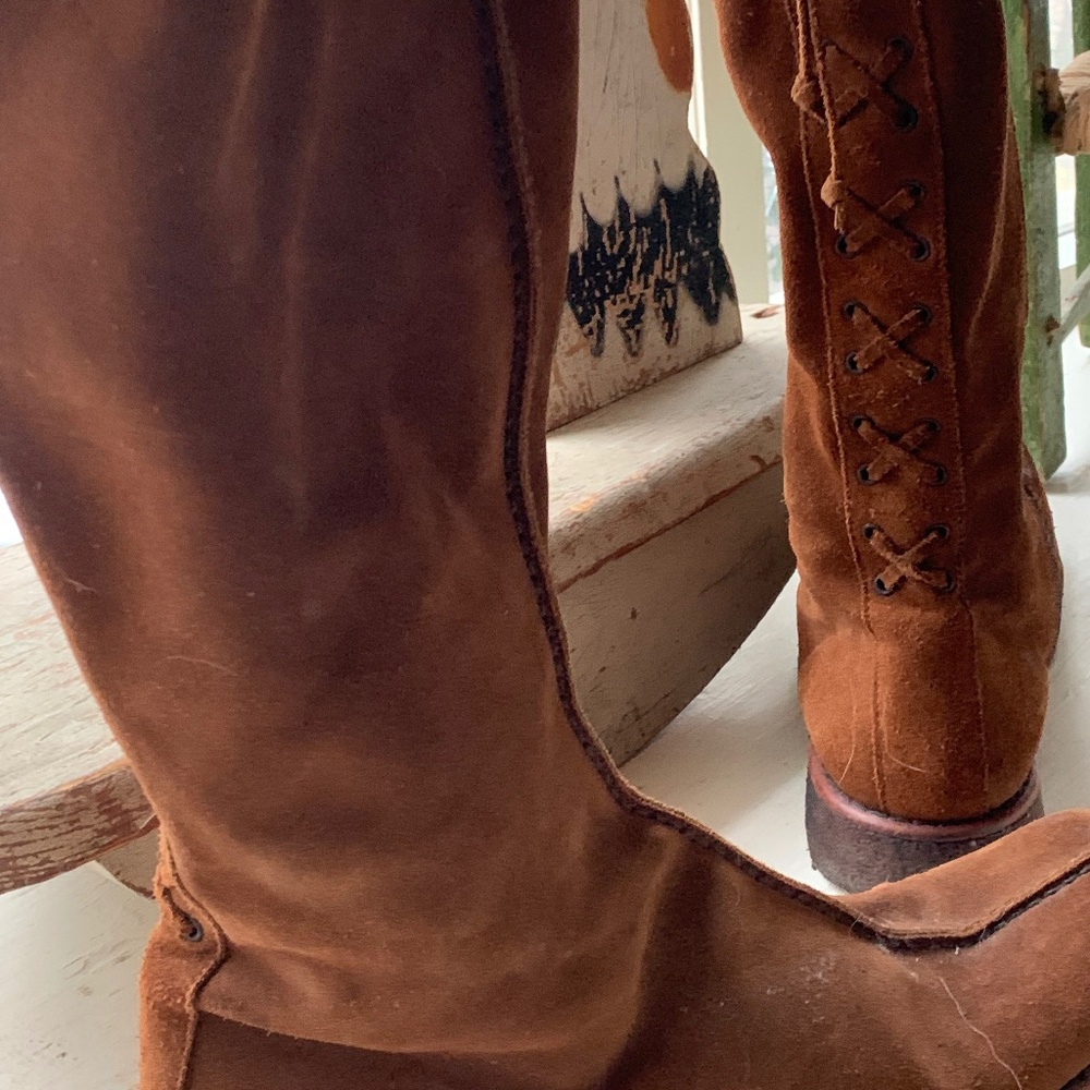 Boots… light leather. Wear all year round.. square toe with braiding in back. 10